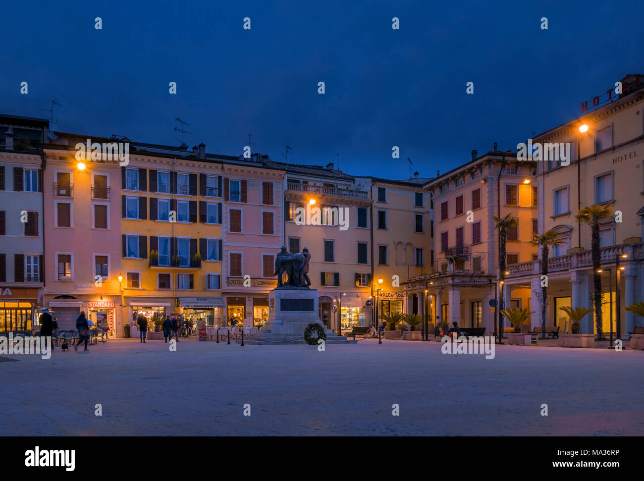 Piazza della Vittoria à Salo, sur le lac de Garde, Lac de Garde, Lombardie, Italie, Europe Banque D'Images