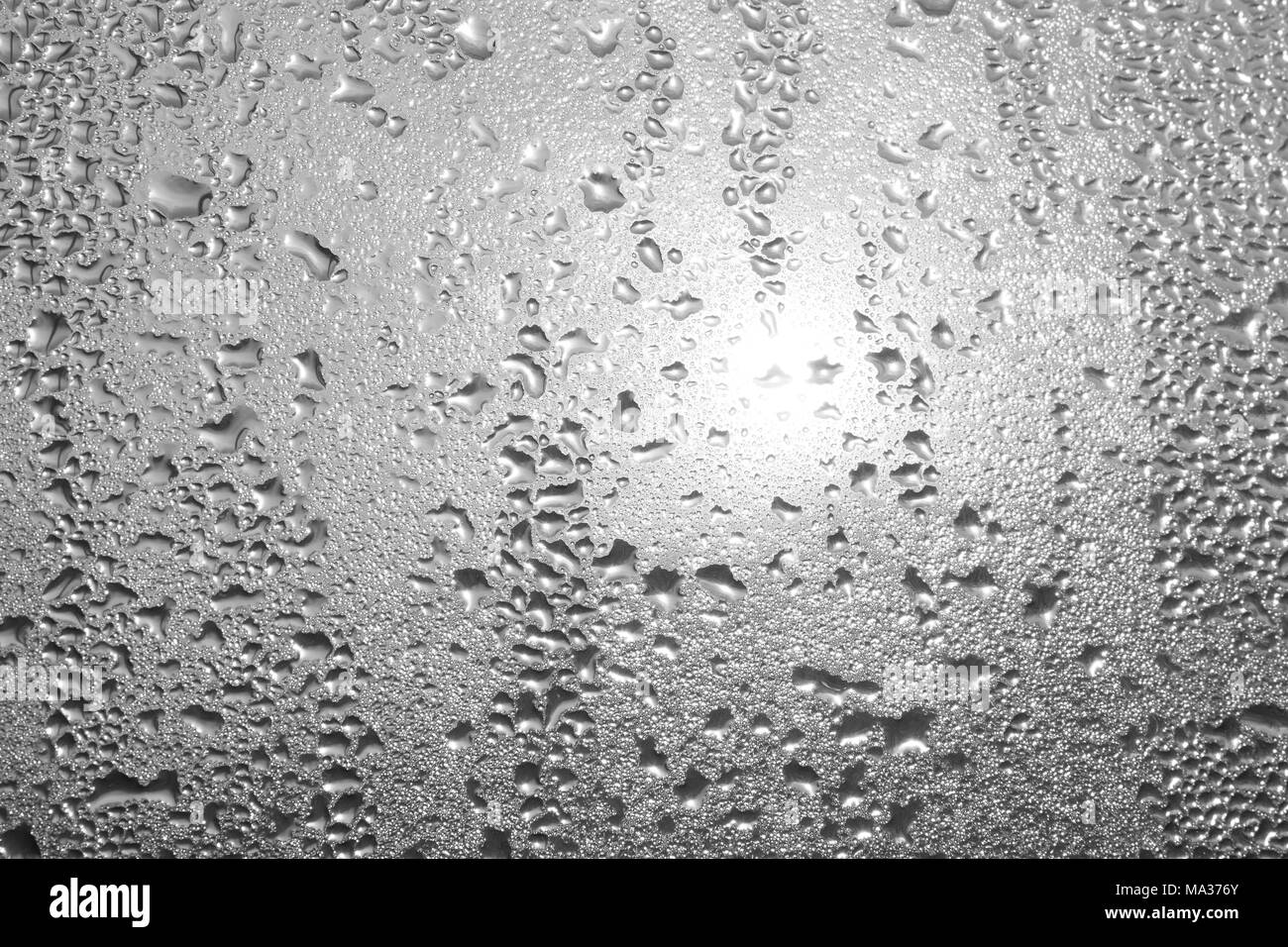 La texture de fond de brouillard humide en verre. Avec les gouttes d'eau condensée. L'espace de copie copie d'inscription Banque D'Images