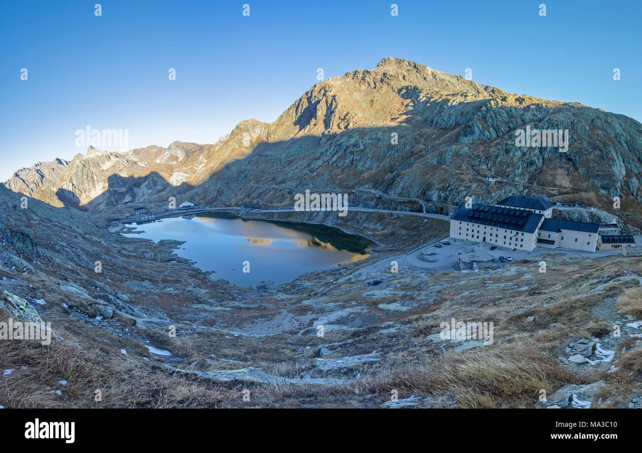 Lever du soleil au lac de Gran San Bernardo col en automne Banque D'Images