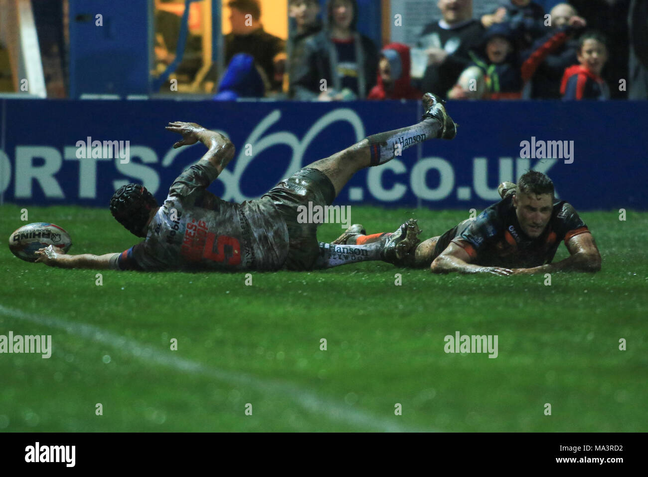 Wakefield, Royaume-Uni. 29 MARS 2018 , RocketStadium Mobile, Wakefield, Angleterre ; Betfred Super League rugby, Wakefield Trinity v Castleford Tigers ; Ben Jones-Bishop de Wakefield Trinity touche le sol pour un crédit d'essayer : Nouvelles Images/Alamy Live News Banque D'Images