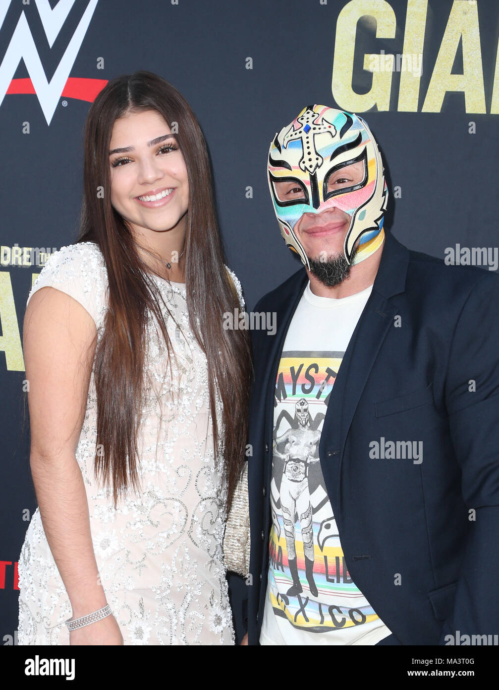 HOLLYWOOD, CA - le 29 mars : Rey Mysterio, à Los Angeles Premiere d'André le Géant de HBO documentaires au Cinerama Dome Du Pacifique à Hollywood, Californie le 29 mars 2018. Credit : Faye Sadou/MediaPunch Banque D'Images