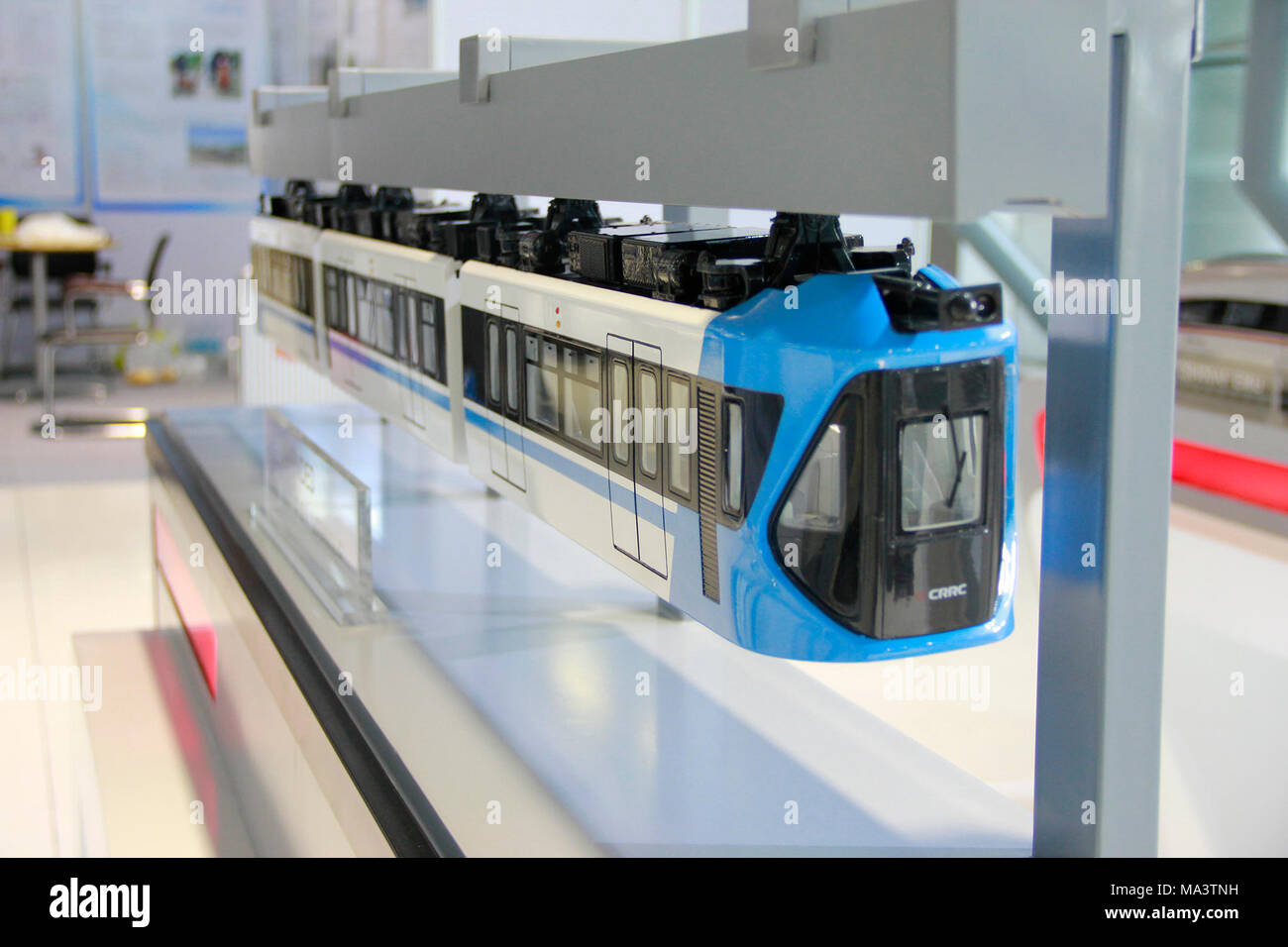Bangkok, Thaïlande. Mar 29, 2018. Un modèle de monorail suspendu est visible pendant l'injection Asia Expo & Symposium 2018 lieu à Bangkok, Thaïlande, le 29 mars 2018. Modèles de la Chine et bullet train Fuxing autres trains ont été présentées dans le rail Asia Expo & PRENDS 2018 Symposium qui s'est tenue de mercredi à jeudi que les entreprises chinoises sont à la recherche d'occasions en Thaïlande. Crédit : Yang Zhou/Xinhua/Alamy Live News Banque D'Images