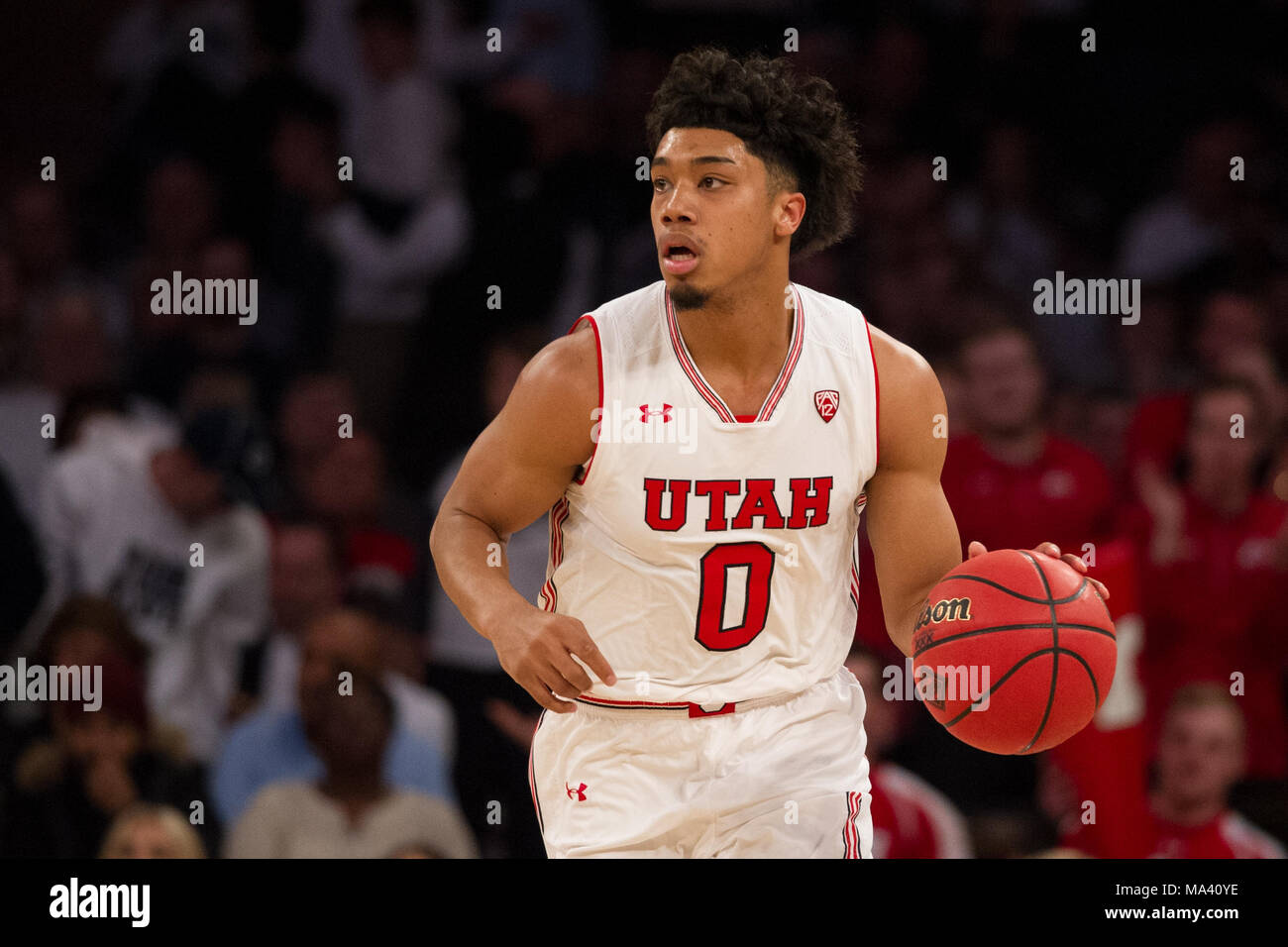 29 mars 2018 : Utah Utes guard Sedrick Barefield (0) s'occupe de la balle lors de la finale de la 81e nelle Championnat match entre la Penn State Nittany Lions et les Utah Utes au Madison Square Garden, New York, New York. Crédit obligatoire : Kostas Lymperopoulos/CSM Banque D'Images