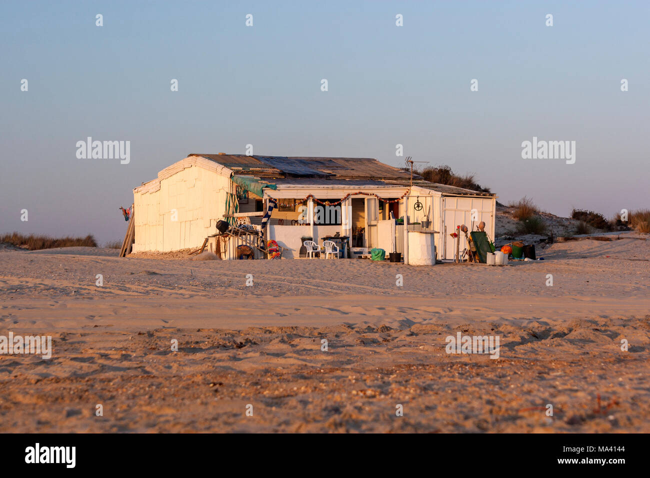 Maison de pêcheur dans la plage de Matalascañas, Almonte, Province de Huelva, Andalousie, espagne. Banque D'Images
