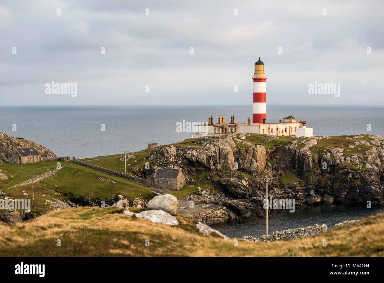 Un phare sur l'île de Scalpay de Harris en Ecosse Banque D'Images