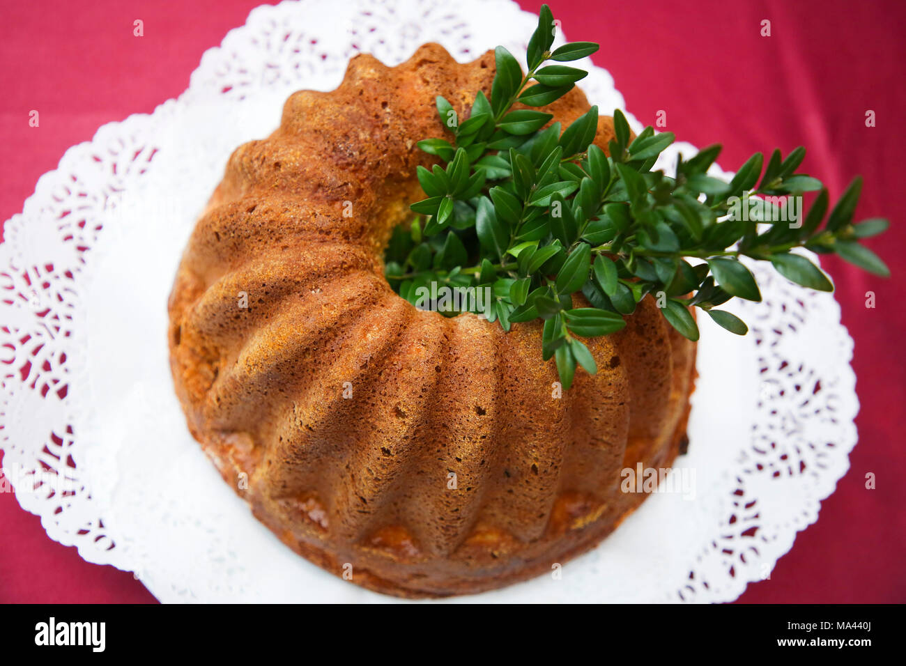 Le Gateau De Paques Traditionnel Polonais Polish Babka Wielkanocna Est Servi Au Kronenbergow Restaurant Cuisine Polonaise Dans La Vieille Ville De Cracovie Le Mardi Photo Stock Alamy