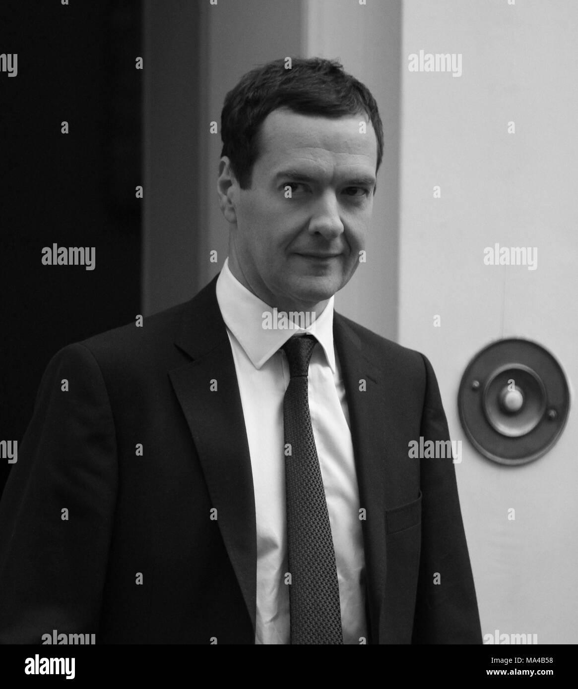 London, UK, 2 septembre 2014 :( altérées de l'image monochrome à ), George Osborne, vu à Downing Street à Londres Banque D'Images