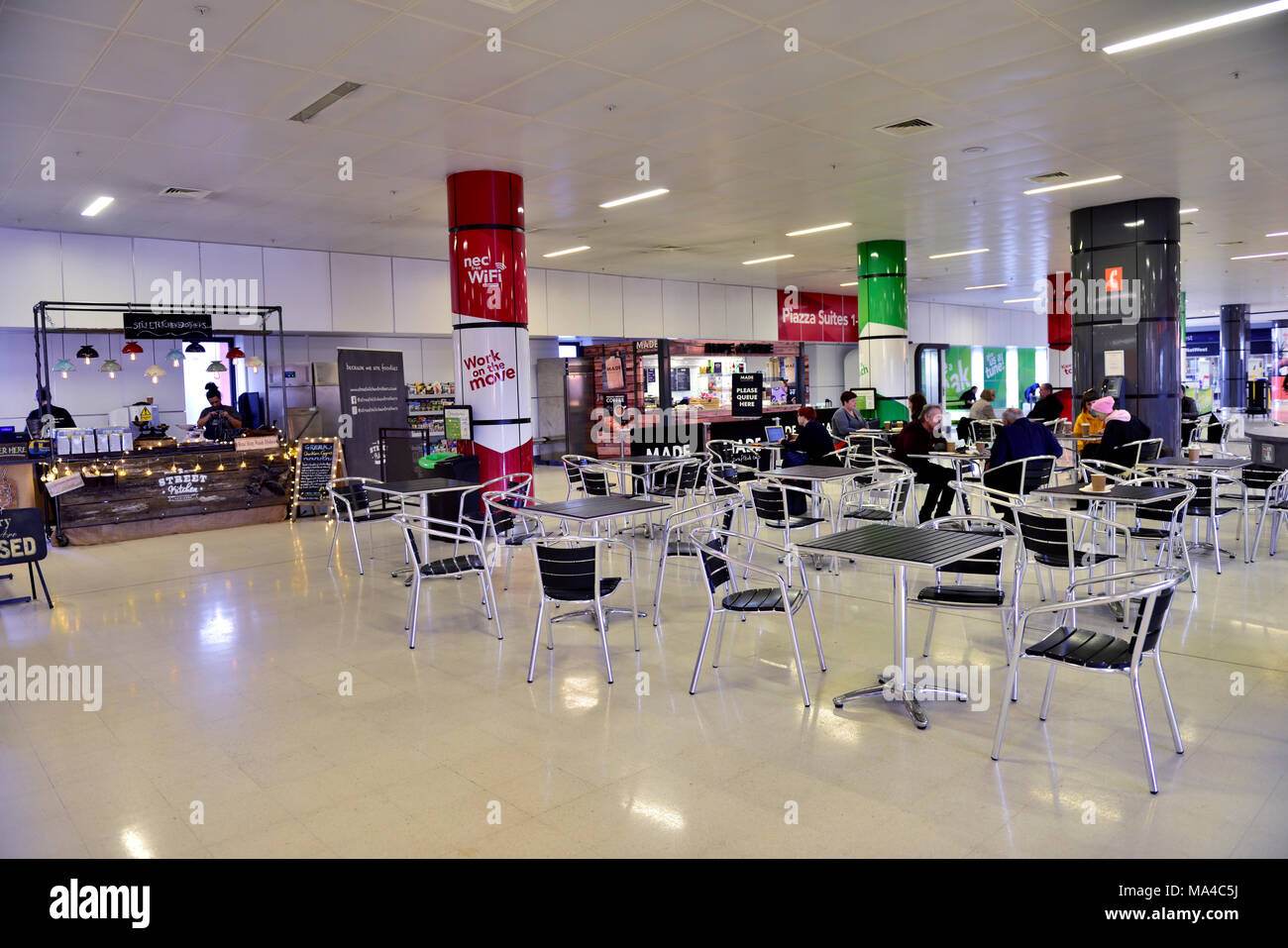L'intérieur food hall salon entre les salles d'exposition de la National Exhibition Centre, Birmingham, UK Banque D'Images