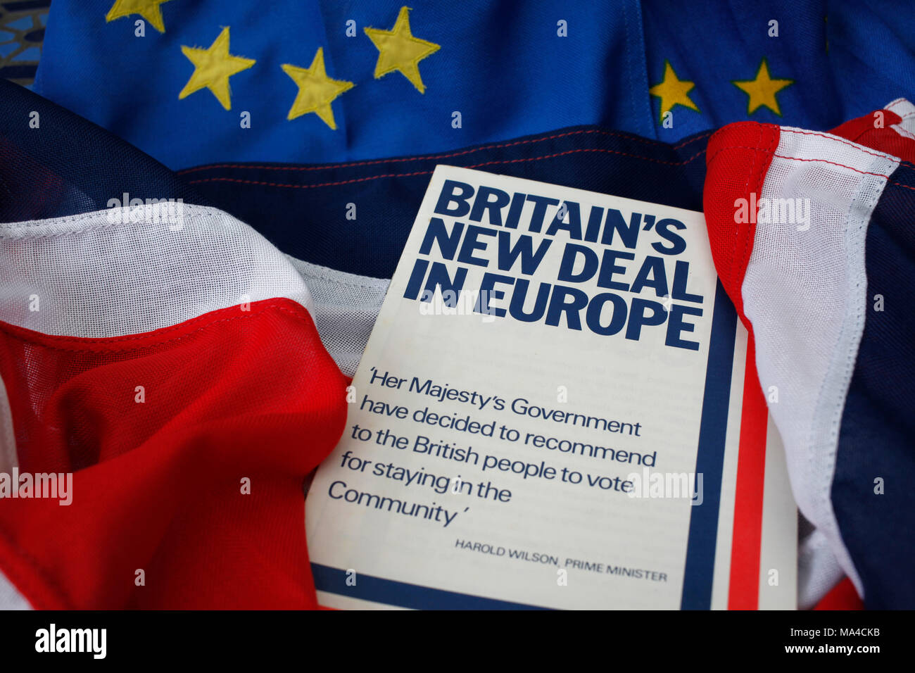 N'oubliez pas de joindre l'UE, la nouvelle donne en Europe référendum historique Brochure du 5e juin 1975, Harold Wilson, le premier parti du travail des ministres Banque D'Images