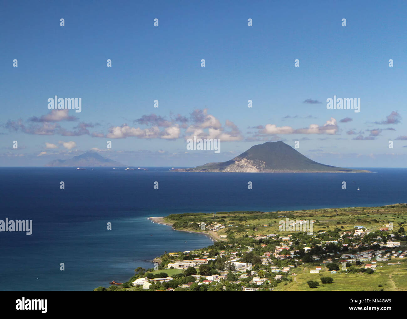 Les îles de St Barthelmy et St Marten vu de St Kitts Banque D'Images