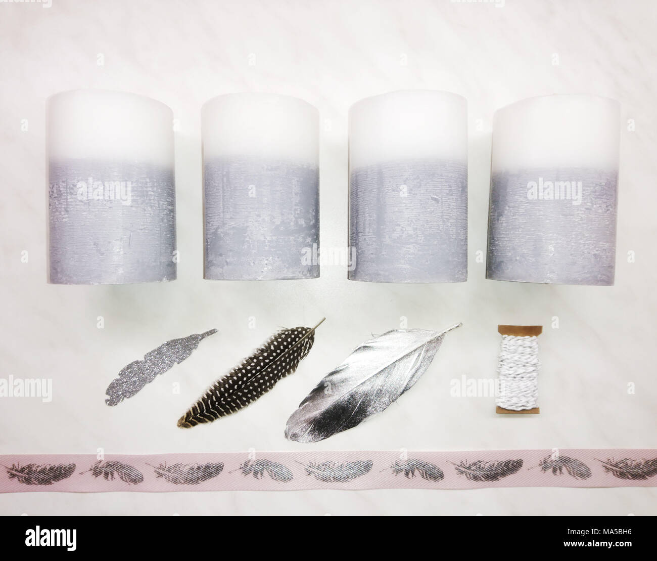 Bougies, plumes, ruban, bricolage, Banque D'Images