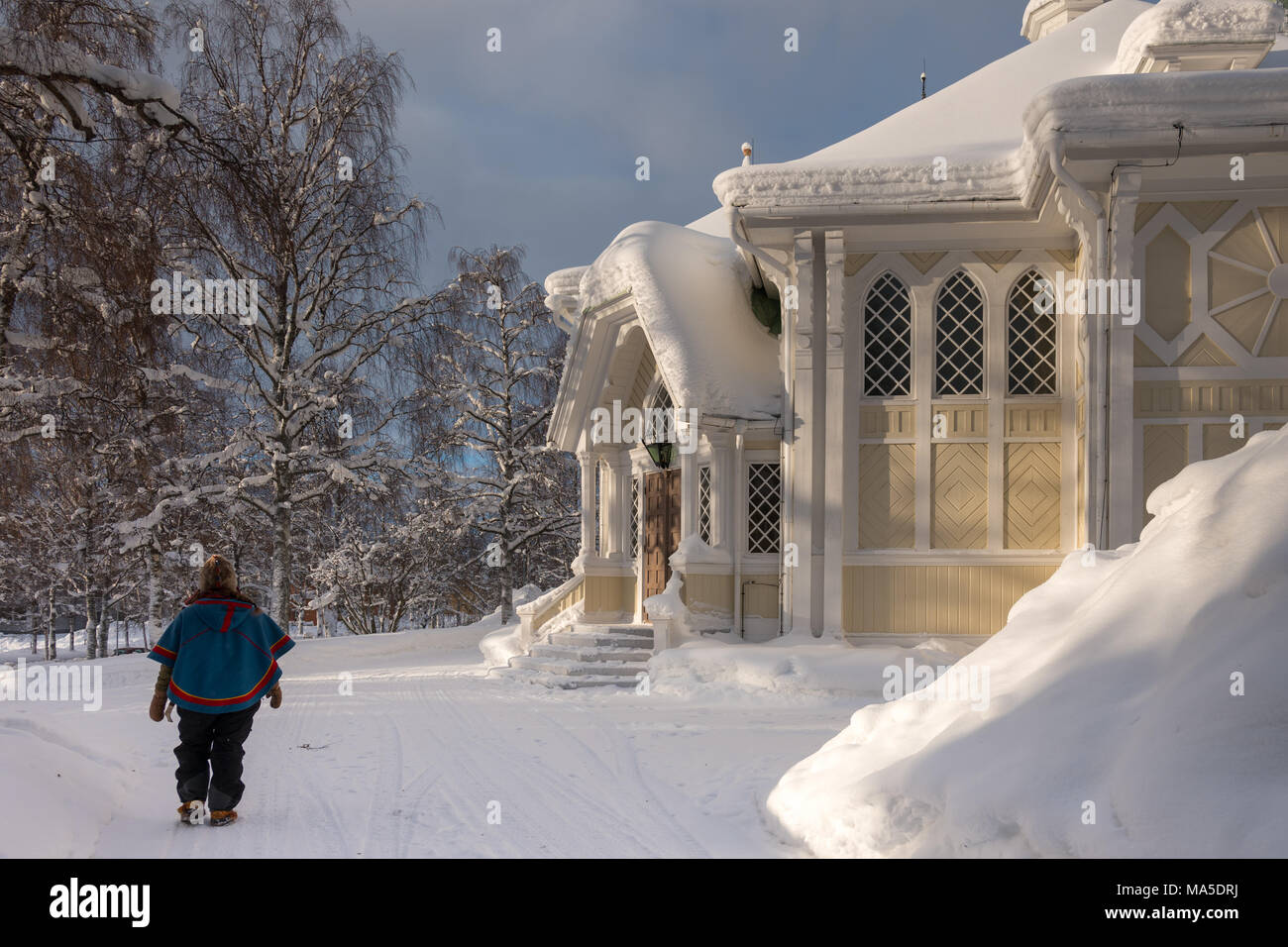 Les sâmes (également orthographié Saami) sont un peuple habitant finno-ougriennes Sápmi, qui aujourd'hui englobe une grande partie de la Norvège et de la Suède, le nord de la Finlande, de l'Oblast de Mourmansk et de la Russie. ... En ce moment environ 10 % des Samis sont reliés à l'élevage du renne, en leur fournissant de la viande, de la fourrure, et le transport. Banque D'Images