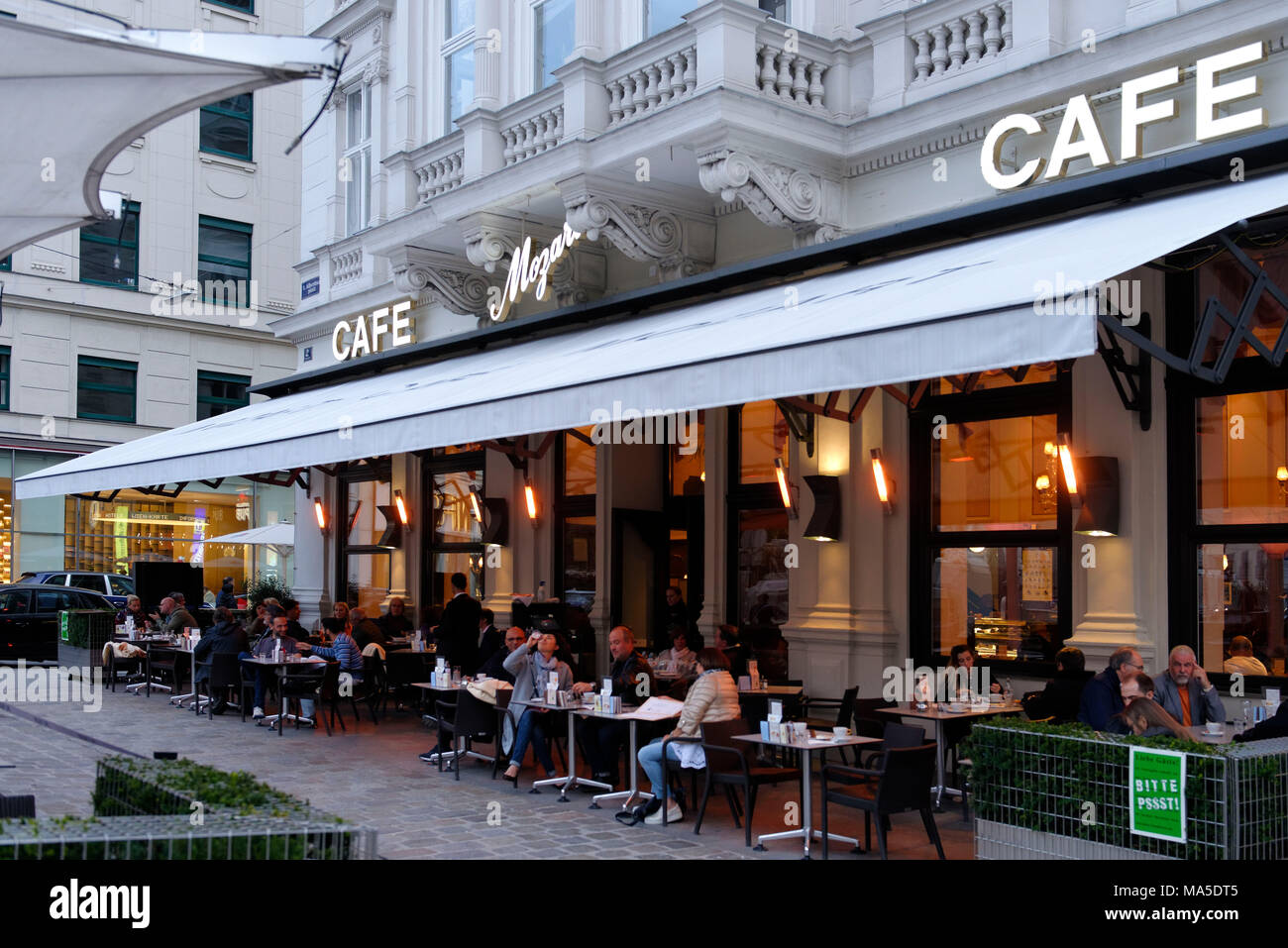 Cafe Mozart dans la lumière du soir, Vienne, Autriche Banque D'Images