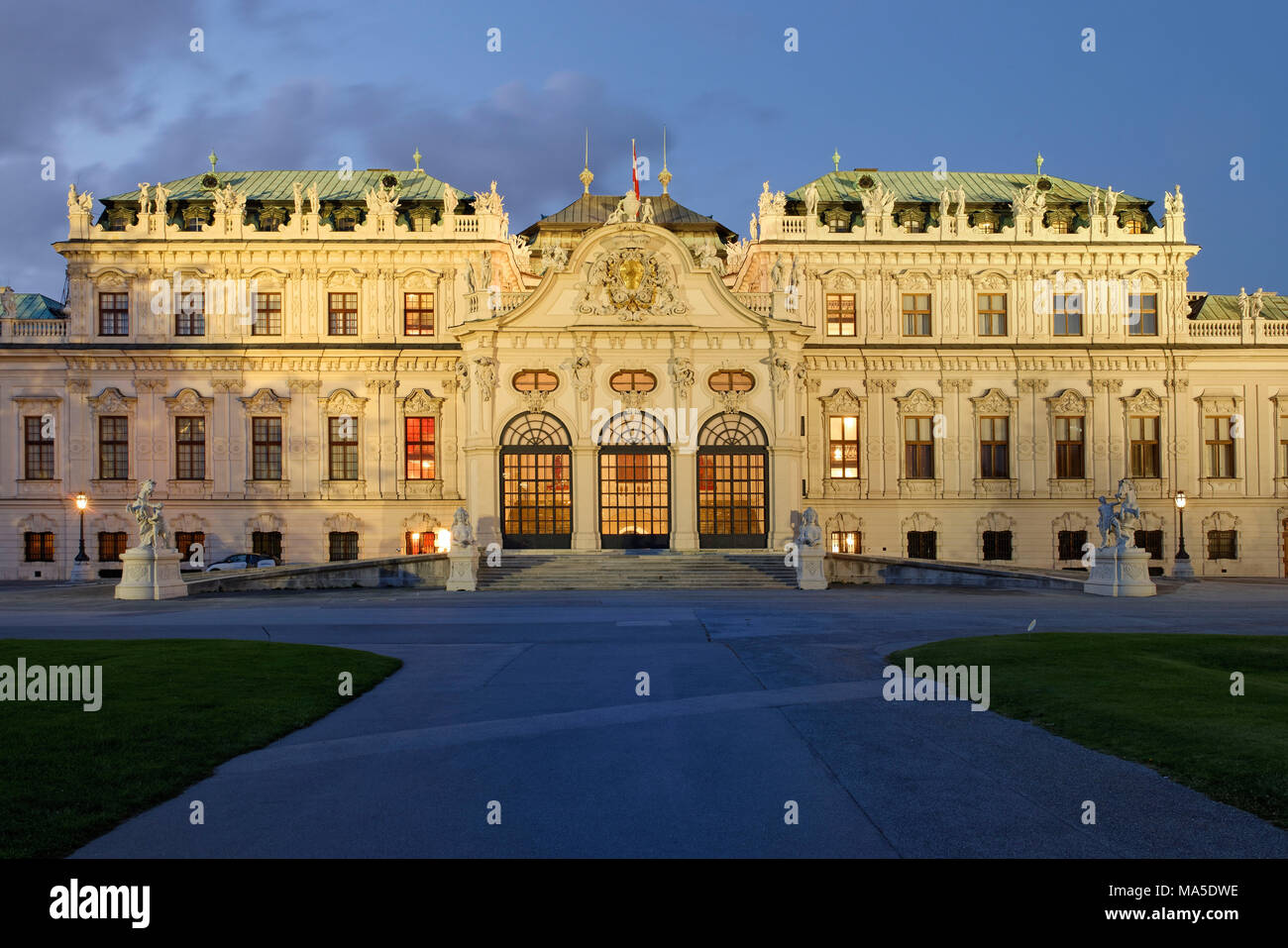 Belvédère supérieur, Schloss Belvedere dans crépuscule, Vienne, Autriche Banque D'Images