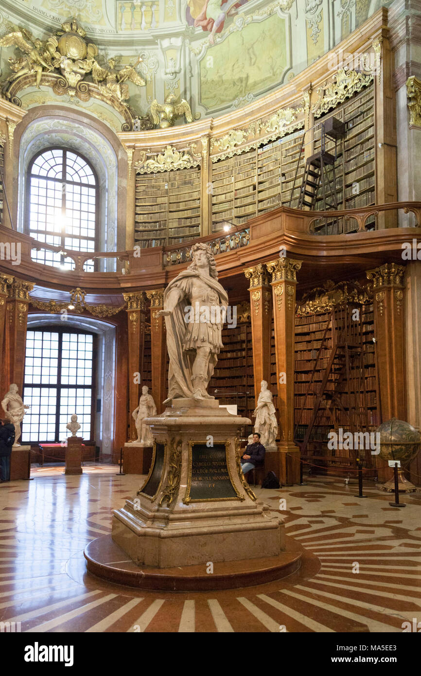 Une statue en bibliothèque nationale d'Autriche, Vienne, Autriche Banque D'Images