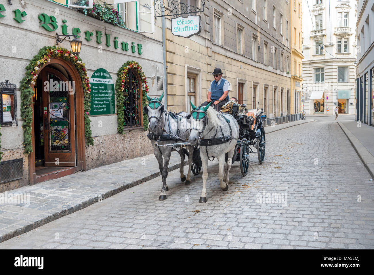 Vienne, Autriche, Europe. Les voitures à cheval Fiaker traditionnelle Banque D'Images
