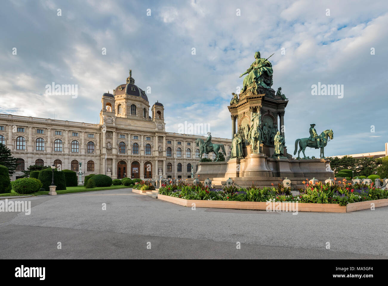 Vienne, Autriche, Europe. La Marie-thérèse Monumente avec l'histoire de l'Art Museum Banque D'Images
