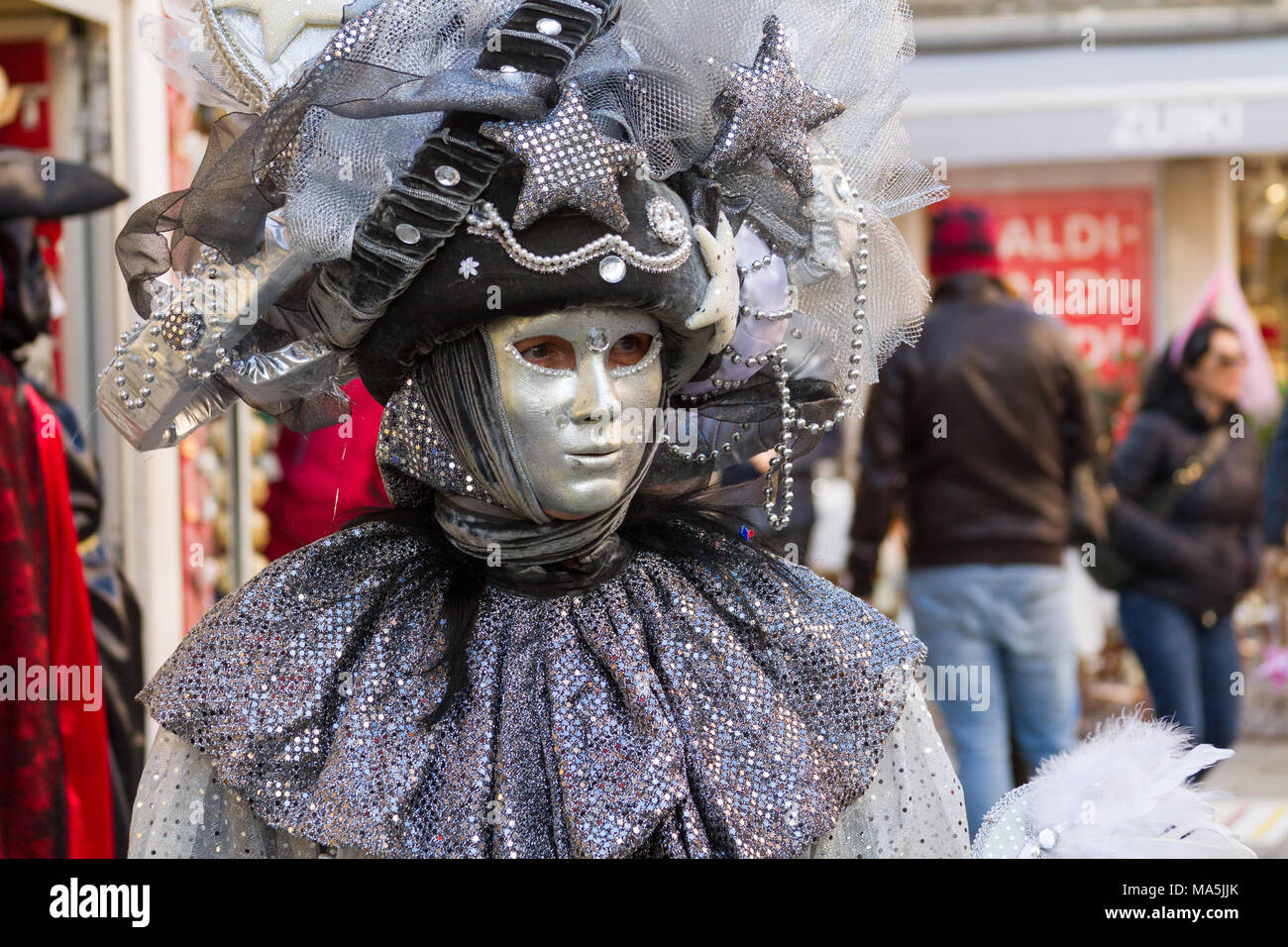 Venezia (Venise), Italie. 2 février 2018. Une personne en masque sur le carnaval de Venise. Banque D'Images