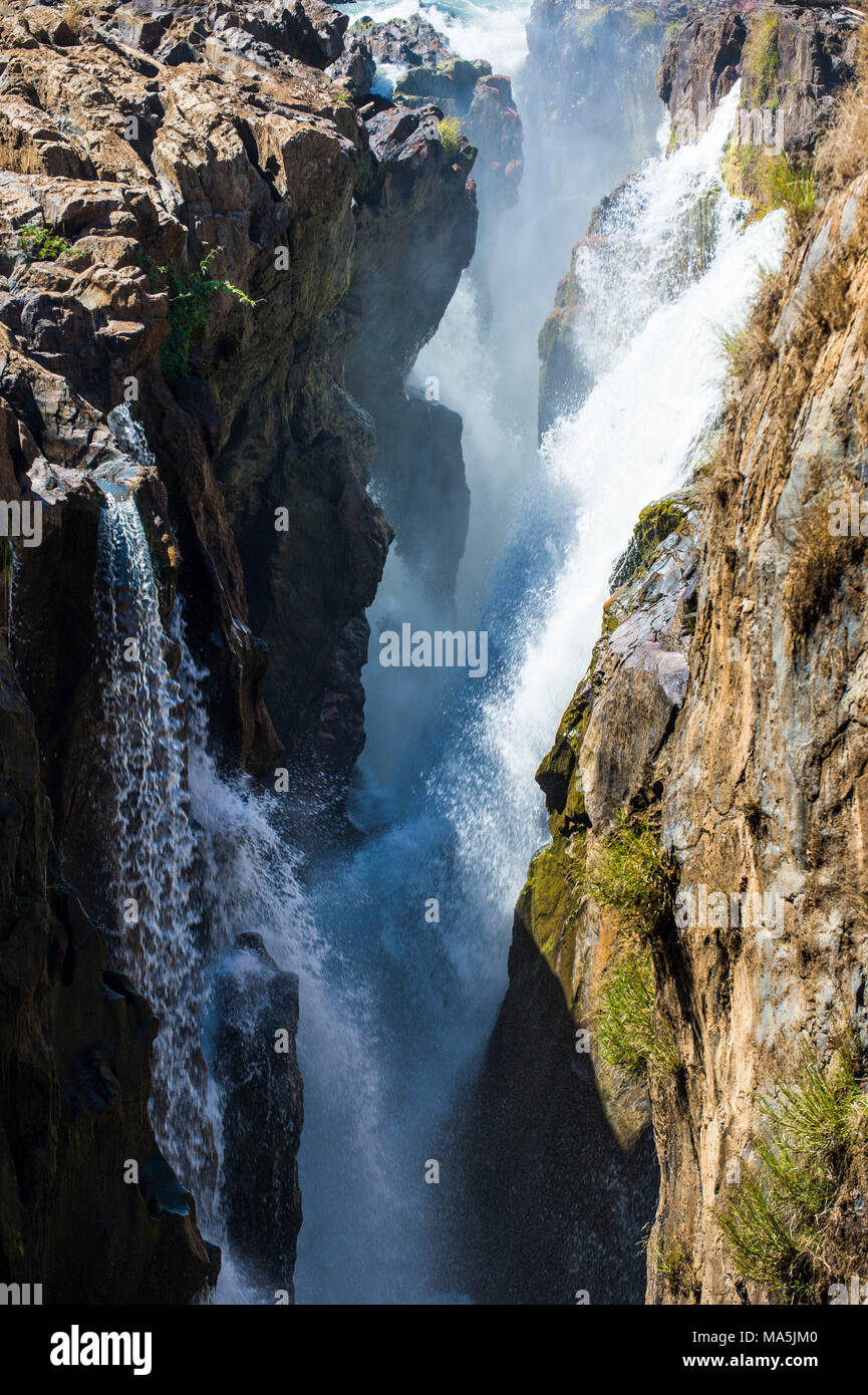 Epupa Falls sur la rivière Kunene, à la frontière entre l'Angola et la Namibie, Namibie Banque D'Images