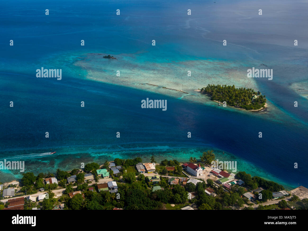 Vue aérienne de Rangiroa, Tuamotu, Polynésie Française Banque D'Images