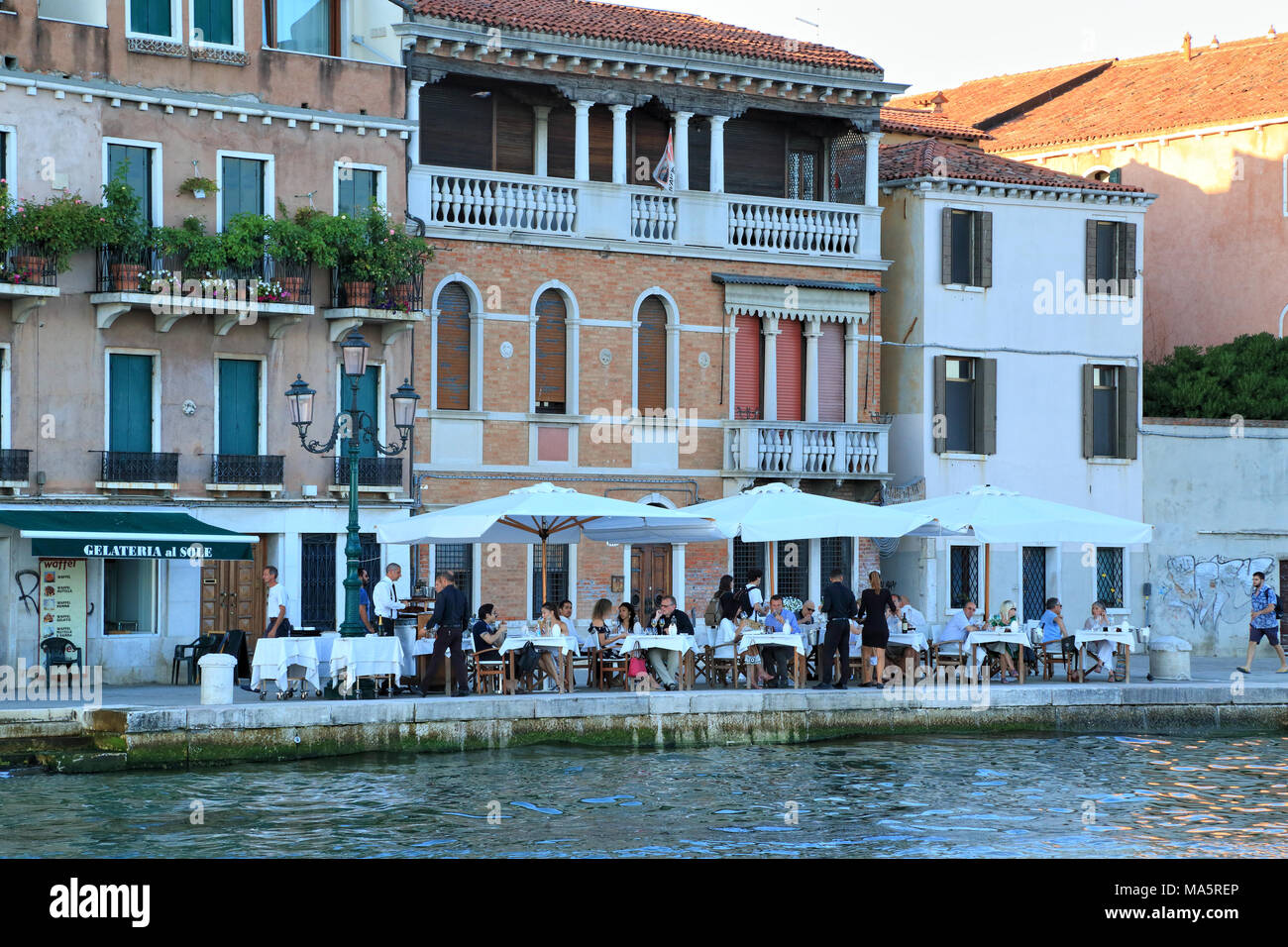 Ristorante Riviera à Fondamenta delle Zattere Waterfront Banque D'Images