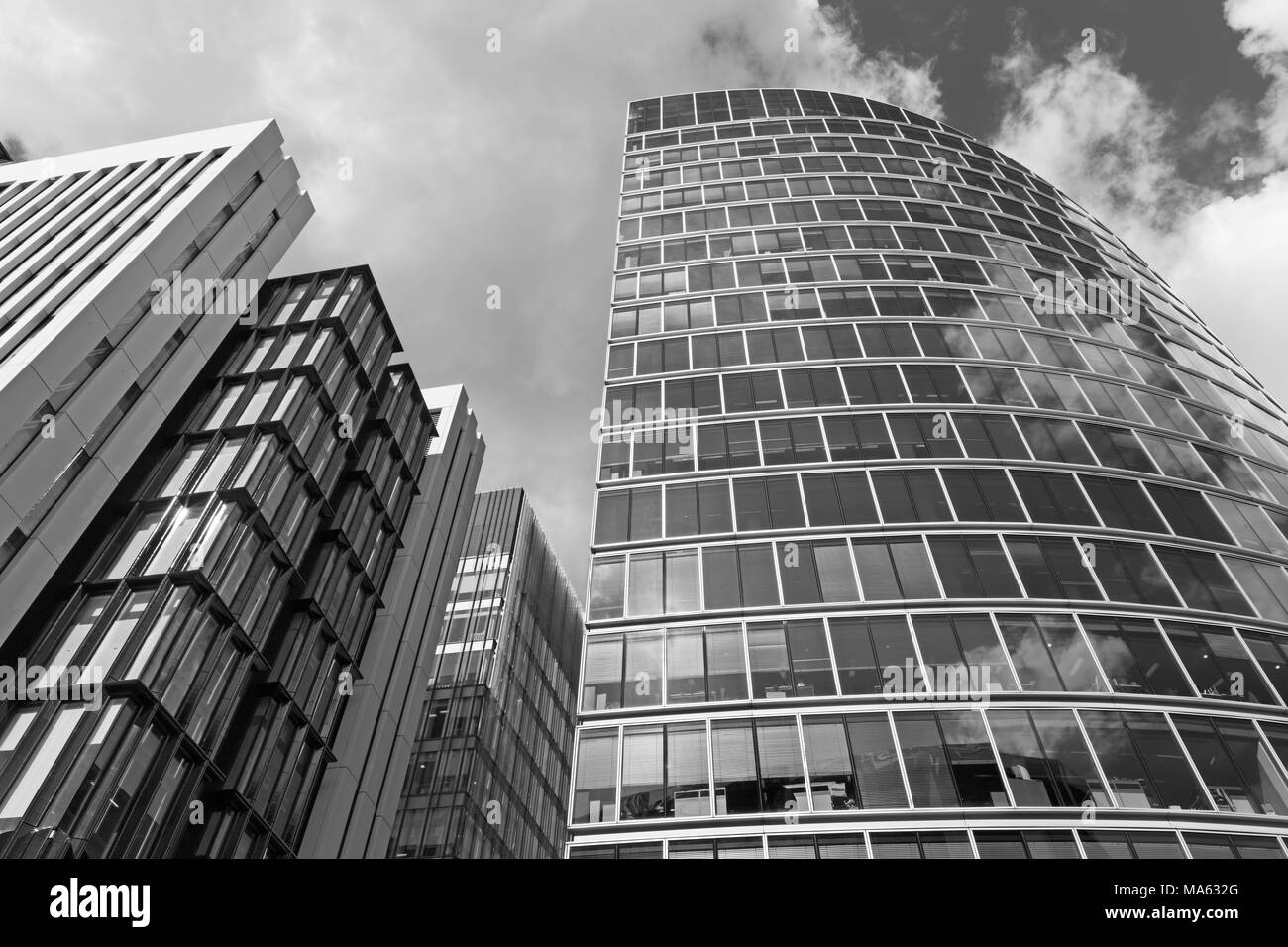 Paris, France - 14 septembre 2017 : La façade moderne du centre de la ville. Banque D'Images