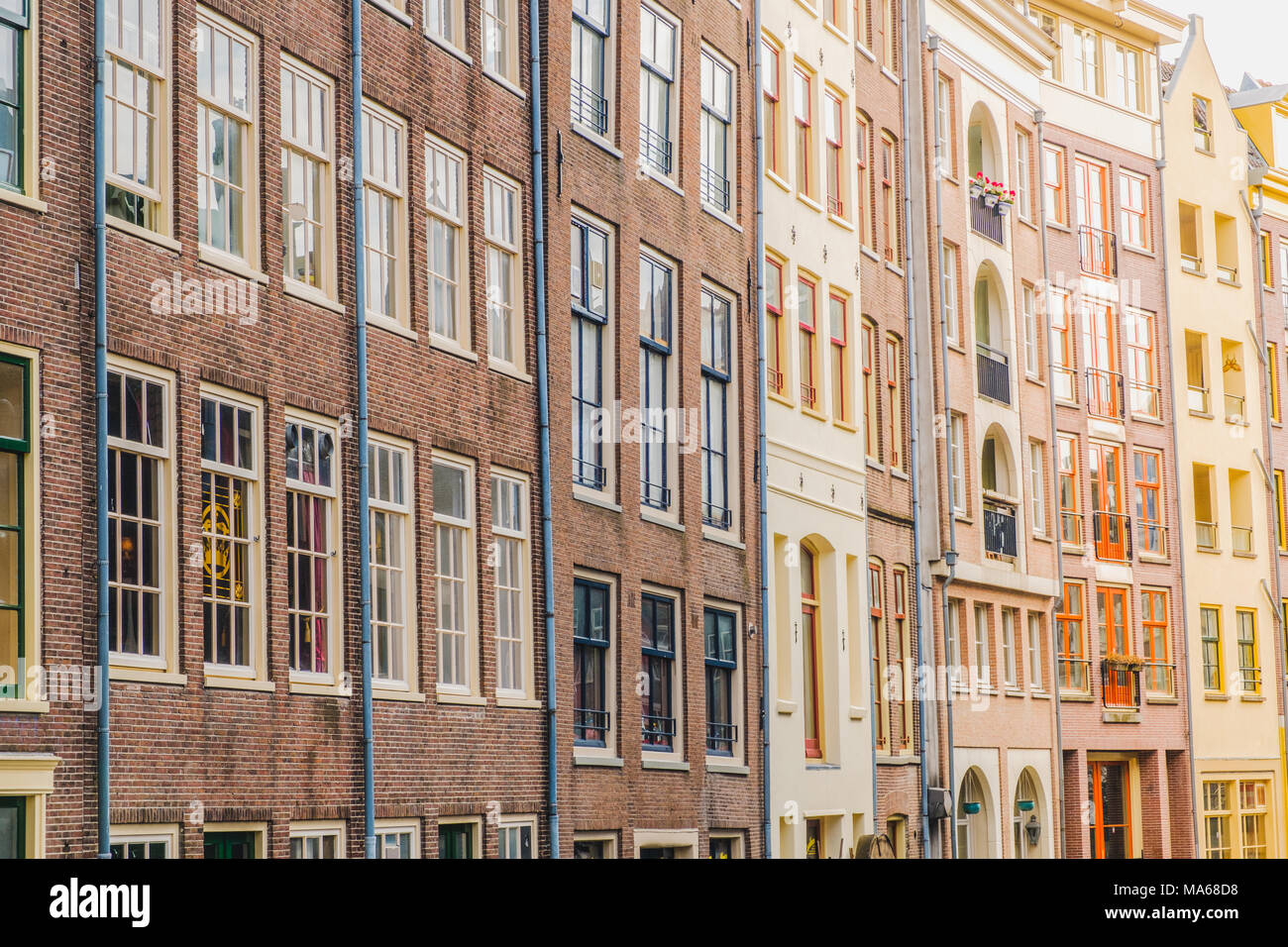 Les bâtiments anciens, la façade de l'immeuble traditionnel à Amsterdam , centre ville Banque D'Images