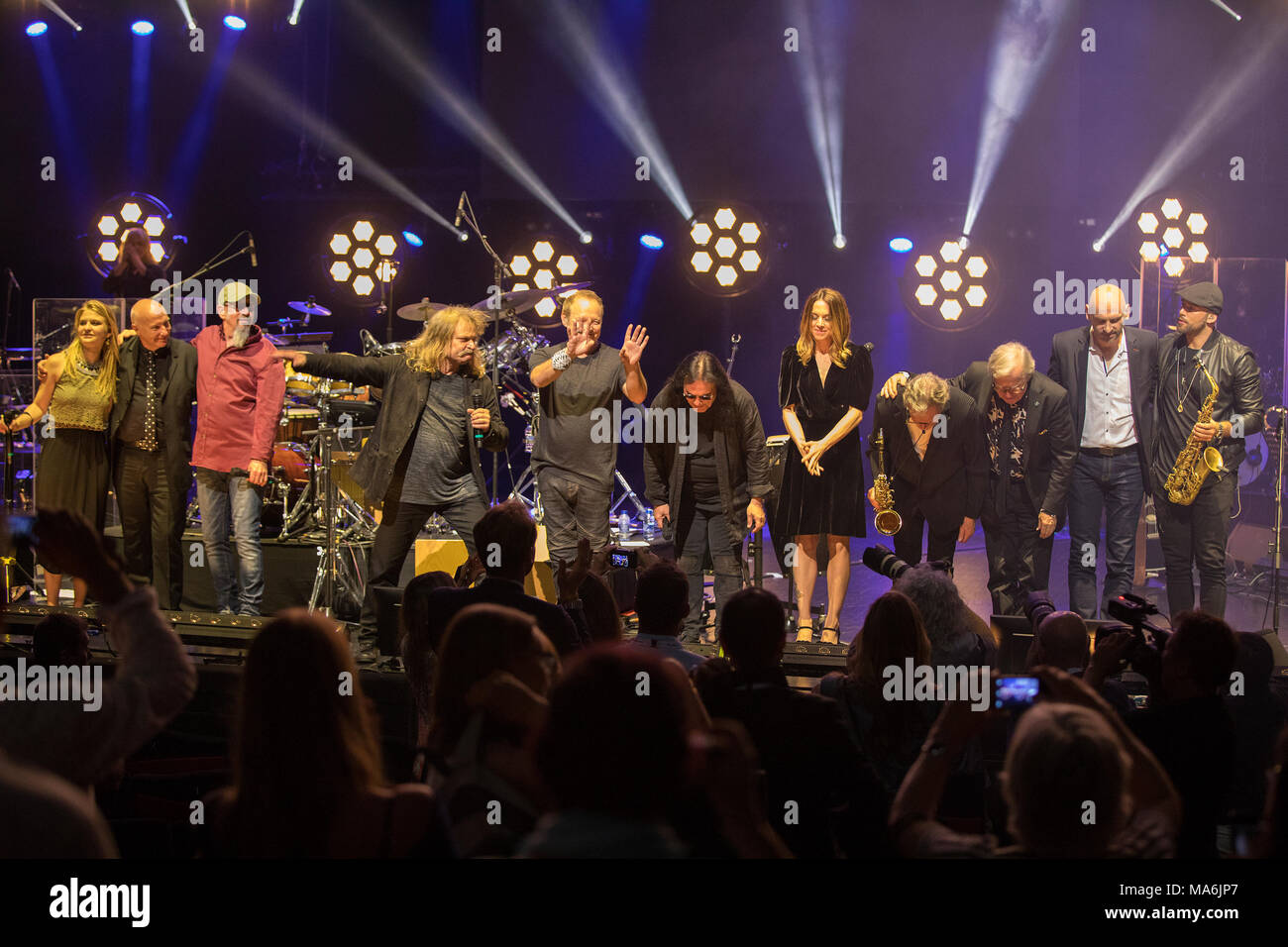 Cannes, France - 07 juin 2017 : Mandoki Soulmates tournée de concerts à l'honneur dans le Palais des Festivals à Cannes le MIDEM 2017 Banque D'Images