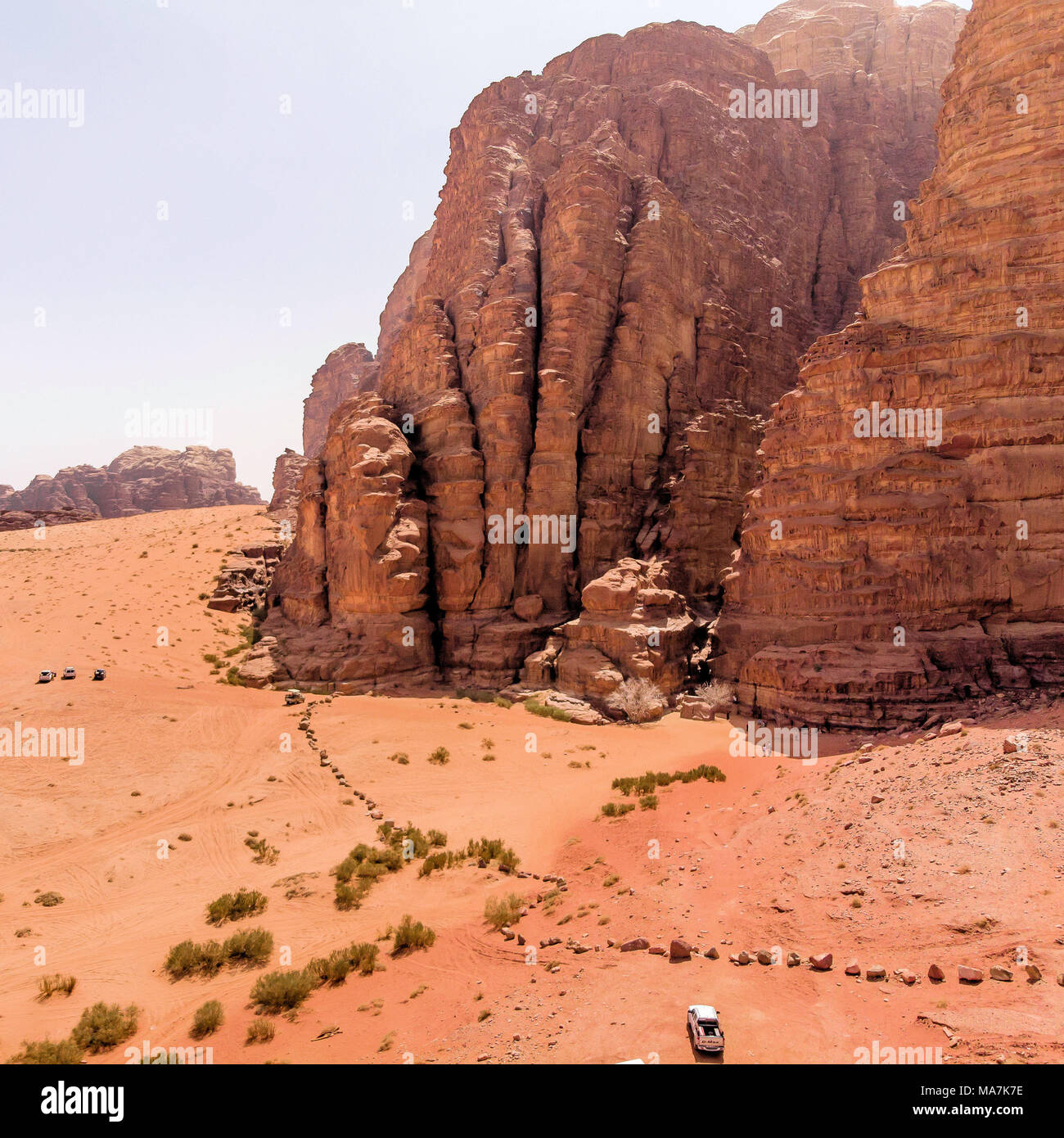 Vue aérienne du printemps du Saint-Laurent dans le désert jordanien près de Wadi Rum, faite avec drone Banque D'Images