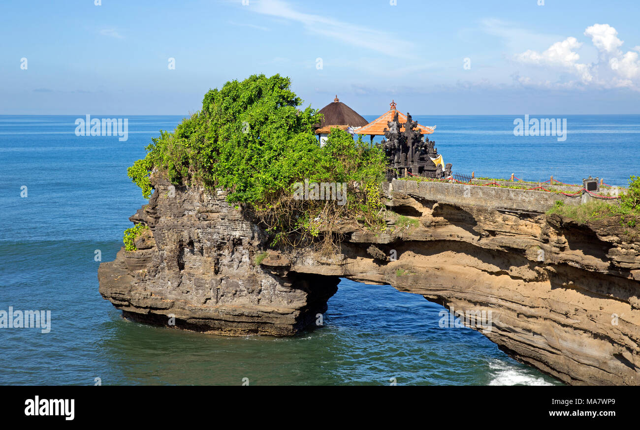 Célèbre temple de Tanah Lot sur l'île de Bali Banque D'Images