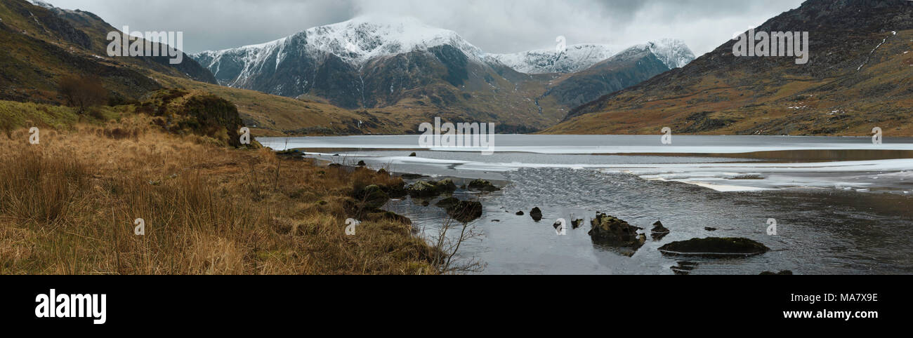 Llyn Ogwen Tryfan avec Mountain (vue panoramique) Banque D'Images