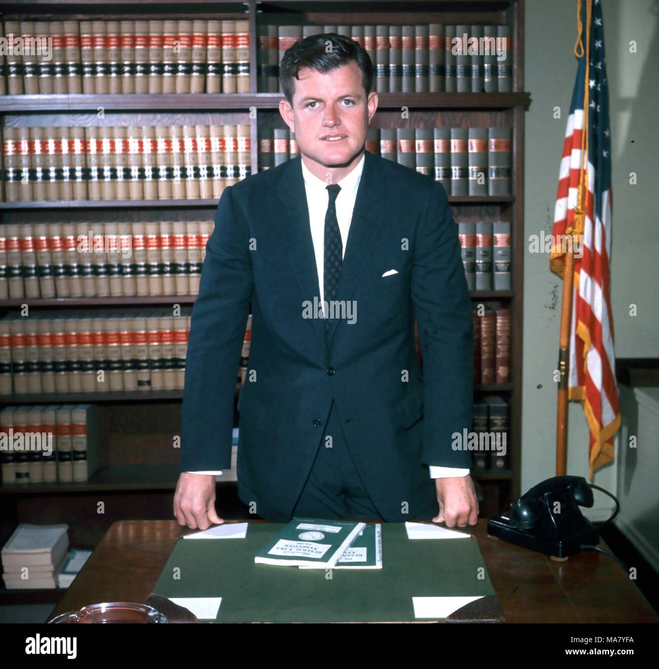 EDWARD "TED" Kennedy (1932-2009) en tant que sénateur des États-Unis pour le Massachusetts vers 1963 Banque D'Images