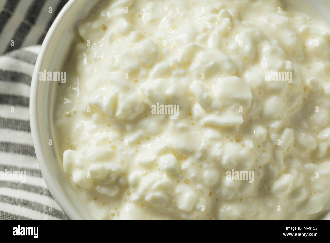 Le fromage cottage faible en gras fait maison prêt à manger Banque D'Images