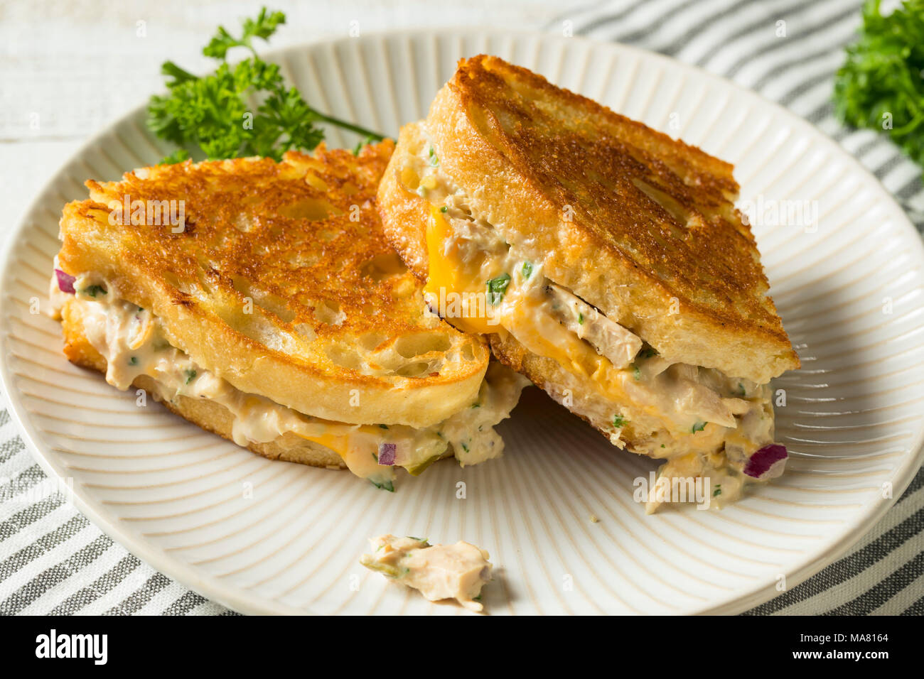 Thon grillé maison Sandwich Fonte prêt à manger Banque D'Images