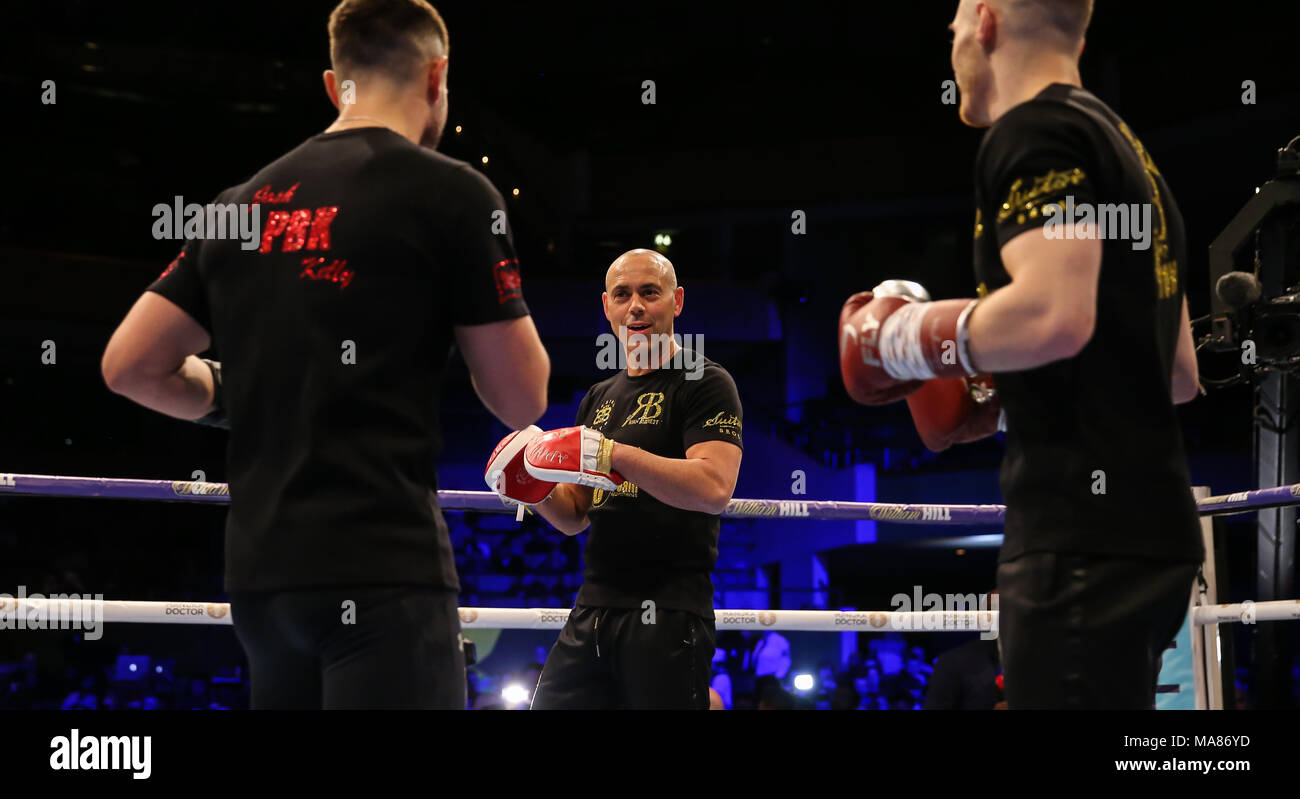 03-28-2018, St Davids Hall, Cardiff. Ryan Burnett et Josh Kelly pendant l'entraînement pour le pubis Anthony Josué V Joseph Parker Unified Banque D'Images