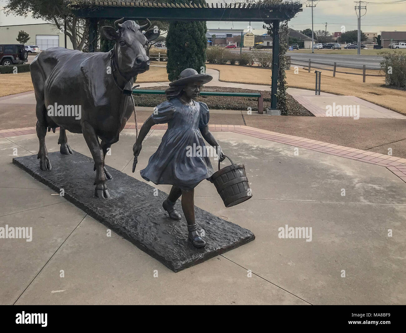 Blue Ice Cream cow girl et statue Banque D'Images