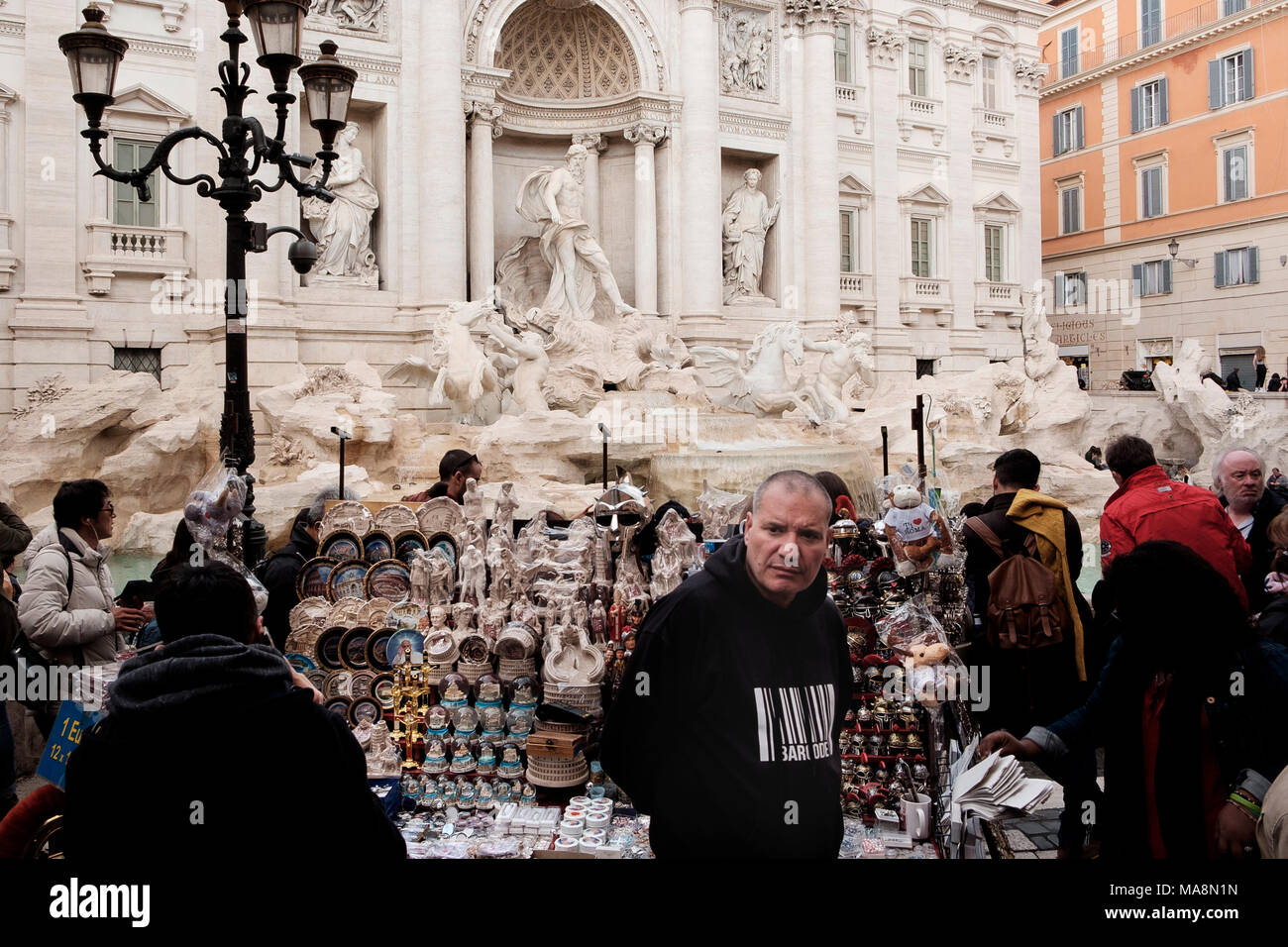 La fontaine de Trevi, Piazza di Spagna, un 18e siècle conception et rococo un agrafage touristiques à Rome Banque D'Images