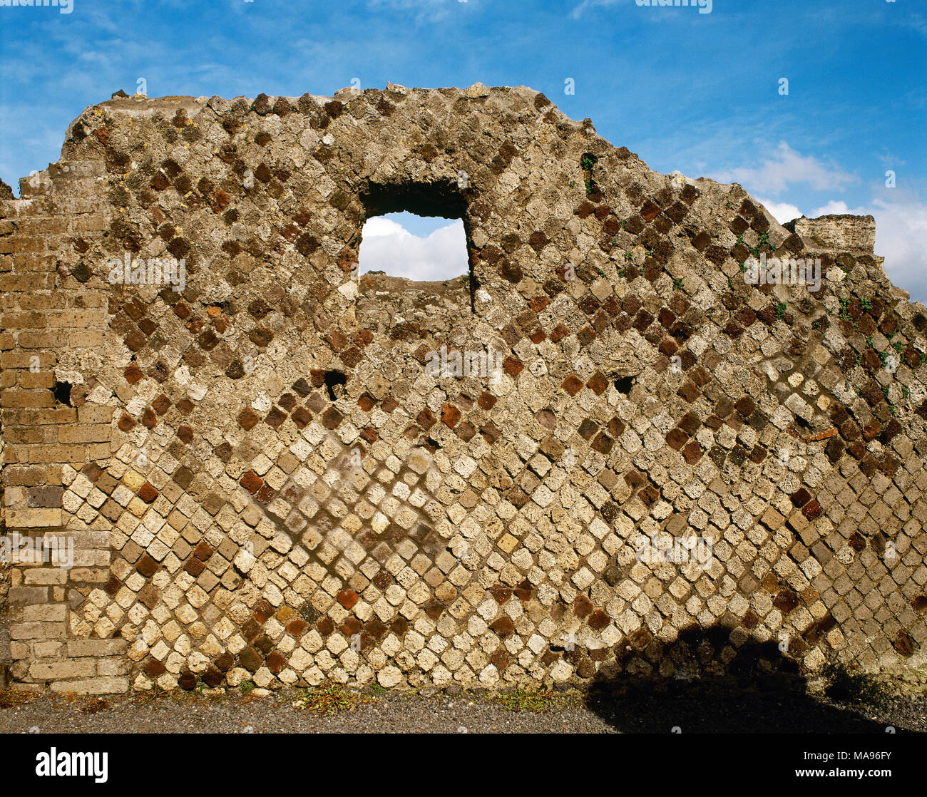 Pompéi. Détail d'un mur d'une ancienne construction romaine. Campania, Italie. Banque D'Images