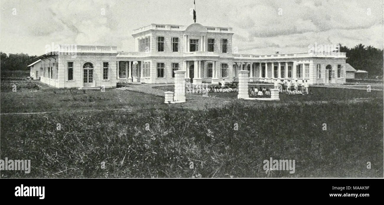 . Le Dr K.W. van Gorkom's Oost-Indische cultures. Opnieuw uitg. onder redactie van H.C. Prinsen Geerligs. [J.P. van der Stock porte et al.] . (.Foto Verzameling /'. P. s.). Fig. 83. Het Nieuwe gebouw van het Deli Proefstation geopend, en octobre 1913. voor den schimmelgroei onmisbaar est. Schade gering. (Vorstenlanden). Alle genoemde ziekten" en "afwijkingen veroorzaakt worden door infectie rencontré schimmels en bacteriën fr en de main vochtigheid gewerkt groote porte en langzame. opdroging Omgekeerd geeft een en ontijdige droging evenzoo ongewenschte te snelle eigenschappen aan het blad, bijv de dat. Banque D'Images