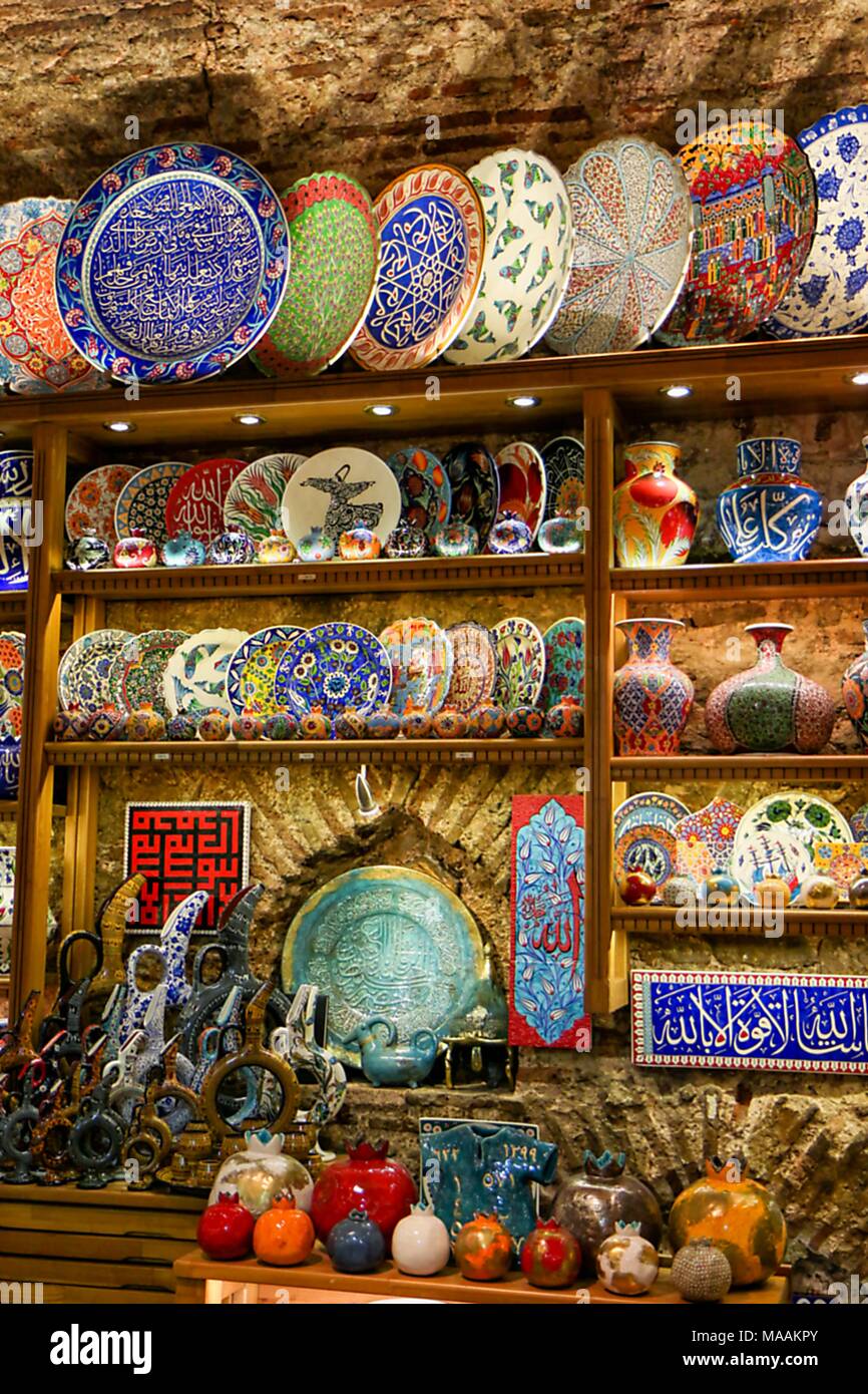 Céramique et porcelaine antique store, Grand Bazar (Kapalicarsi), Istanbul, Turquie, le 11 novembre 2017. () Banque D'Images