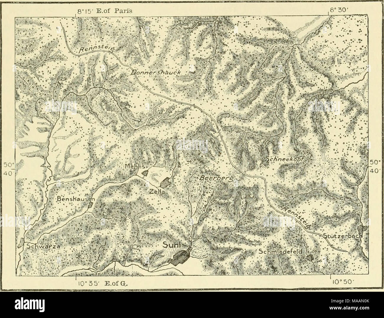 . La terre et ses habitants .. . 5 Miles. et la Thuringe proprement dite entre le Sud et le nord de l'Allemagne. Tout ce qui diffère sur les deux versants de la gamme-dialectes et coutumes, pas moins que des plats nationaux, des vêtements, et le style des maisons. Cette ancienne frontière est probablement mentionné dans une lettre que le Pape Grégoire III adressée à l'Allemagne de princes en 738, "Marcher sur elle, il nous arrive d'obtenir un aperçu dans les vallées qui descendent vers la plaine, et une vue des anciens châteaux couronnant les promontoires s'avance vers elle. Les routes de transport a maintenant Banque D'Images