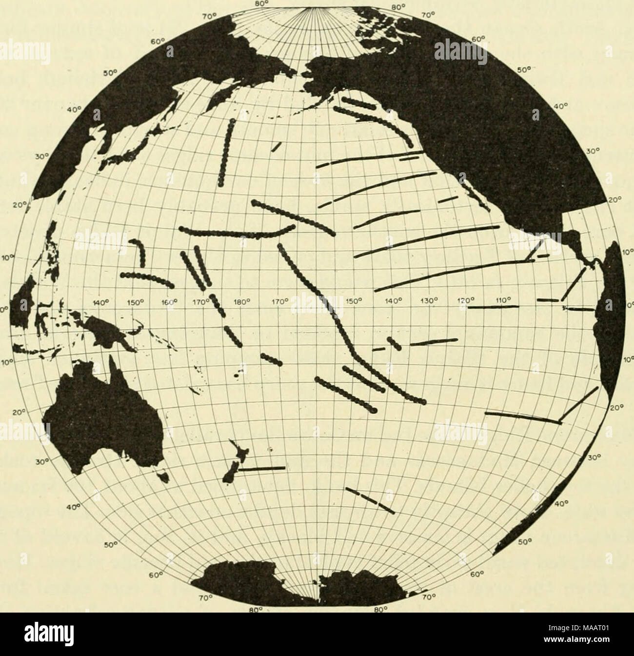 . La terre sous la mer : Historique . Fig. 28. Les zones de fracture de la côte est du Pacifique par rapport aux tendances des archipels de l'ouest du Pacifique. PVacture zones sont indiquées par des lignes et des archipels sohd par des chaînes de points. (Après Ménard, 1959.) à sommet plat à 650 brasses, et les monts sous-marins de l'Atlantis-Great groupe Meteor disposent d'une télévision à 150-250 fm. Le nombre de monts sous-marins de la mer est d'intérêt en raison de la tectonique et l'on peut estimer dans le Pacifique par plusieurs méthodes convergeant sur le nombre 104 (voir chapitre 15). La répartition des grands monts sous-marins et les îles volcaniques n'est pas i Banque D'Images