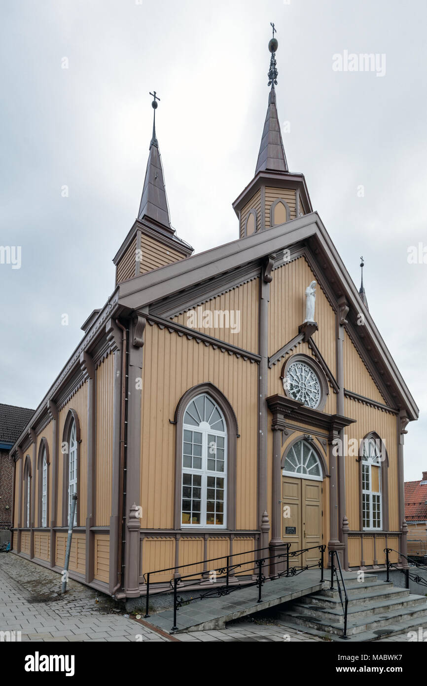 L'Église Catholique Notre Dame et Bishops House dans Harbour Square, Tromso, Norvège Banque D'Images