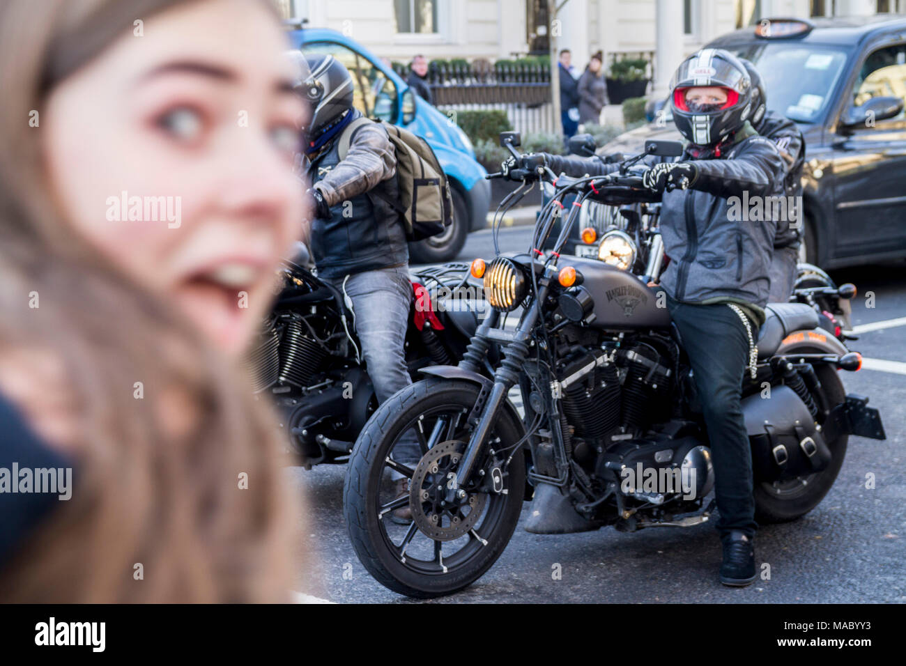 Groupe de motards équitation Harley Davidson Bikes,motos, motos, vélo, piste lads lads sur motherbikes London UK surprise surprise choc Banque D'Images