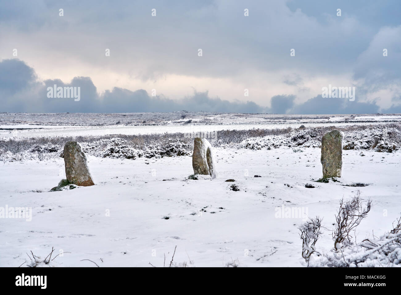 Men-an-Tol deux semaines avant Pâques 2018. Les pierres de l'âge du bronze à far west Cornwall connu localement sous le nom de Crick Stone. National Trust et l'English Heritage Banque D'Images