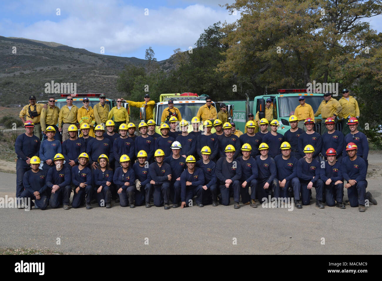 Le sud-ouest de l'École de pompiers 2014 Collège La classe 9. Photo de groupe du sud-ouest 2014 College recrute le dernier jour d'exercices sur le terrain au cours de l'Académie Banque D'Images