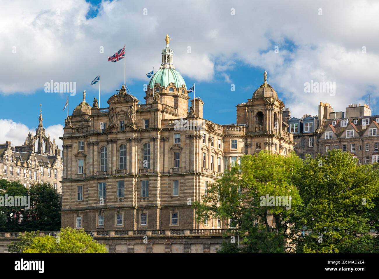 Je vois des drapeaux au cours de la Bank of Scotland, Édimbourg, Écosse, Royaume-Uni Banque D'Images
