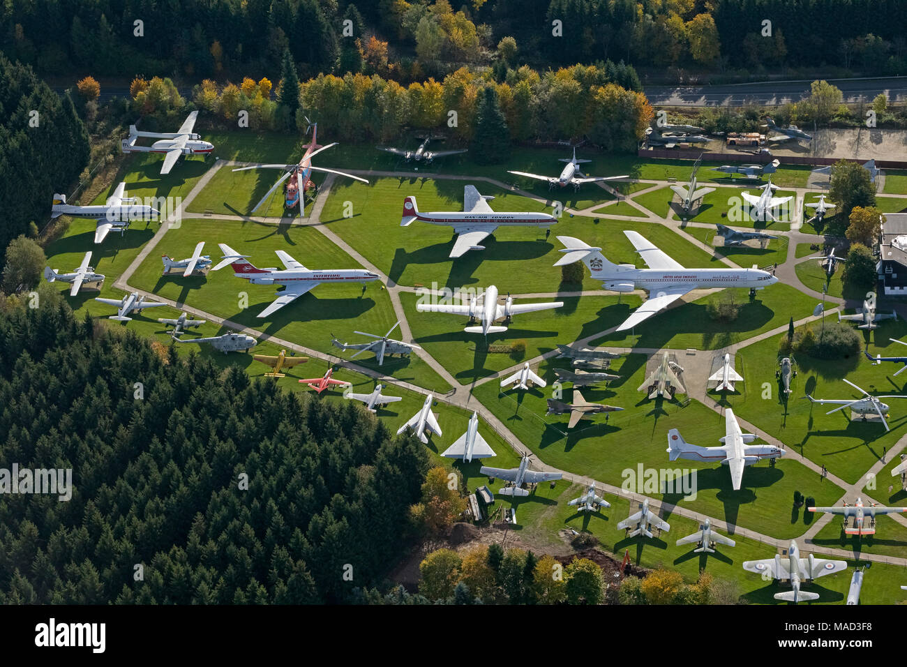 Photo aérienne, vol  + P. L. de l'exposition du Musée de l'aviation privée Junior, Antonow An-26, Concorde, Messerschmitt Bf 108, F-104 Starfighter, McDonnell F- Banque D'Images