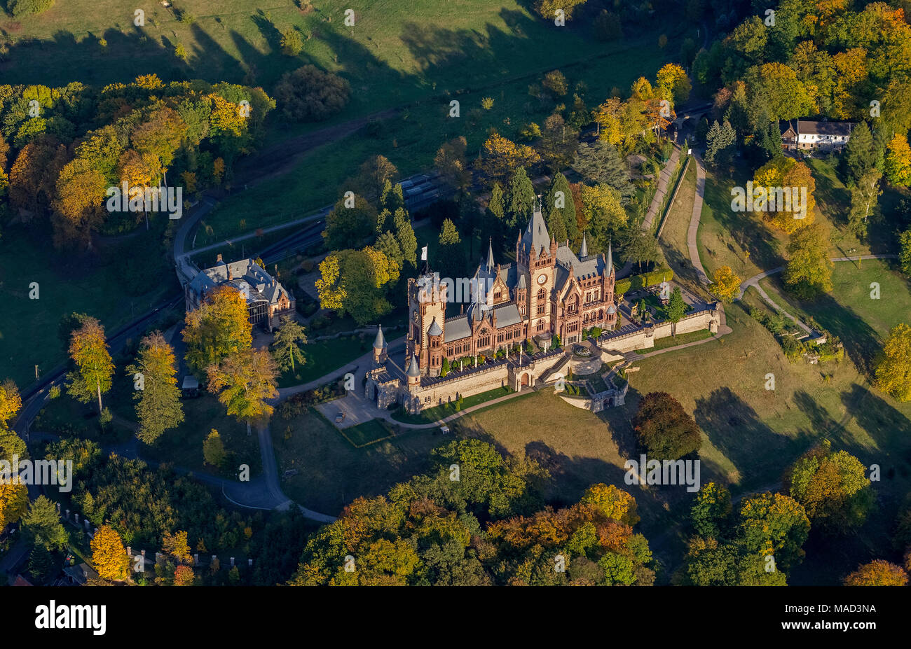 Vue aérienne, l'automne, sur le Rhin, dragon rock, château, Drachenburg, Siebengebirge Königswinter, Rhénanie, Hesse, Allemagne, Europe, b Banque D'Images