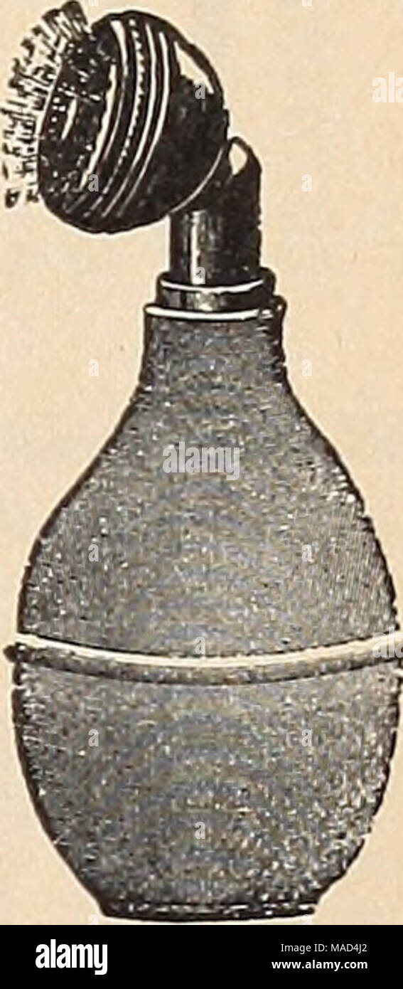 . Dreer's wholesale catalogue pour les fleuristes et les maraîchers : automne 1940 edition . L'usine de caoutchouc n° 101 sprinkleur. 1 X 12 pouces rose et jet, 3,50 $. N° 102. 1  % X 16 pouces rose et jet, 4,75 $. N° 110. 1  % X 18 pouces rose fine et grossière et jet, 9,00 $. Buse d'injection', Champion. Dans nos émissions ex- périence nous avons trouvé la buse Champion de loin supérieur à tous les autres avec qui nous avons travaillé. En laiton, avoir jet interchangeables donnant des jets d'eau. La buse est 10 pouces de long et de telle façon qu'en vertu de seringage des feuilles se fait facilement. Se fixe sur toute coupli flexible standard Banque D'Images